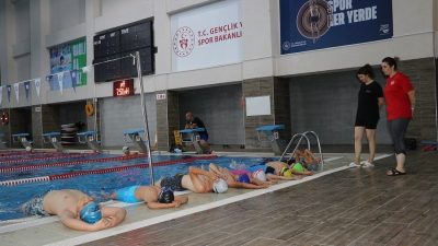 Erzincan Gençlik ve Spor İl Müdürlüğü tarafından faaliyete koyulan yüzme