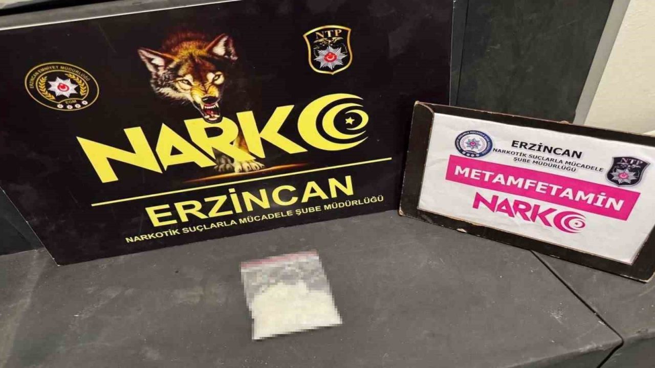 Erzincan’da uygulama noktasında durdurulan otobüste yapılan aramada yabancı uyruklu bir