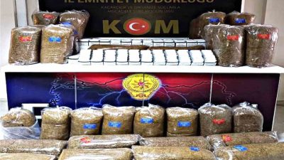 Erzincan’da uygulama noktasında durdurulan otobüste 480 paket kaçak tütün ele