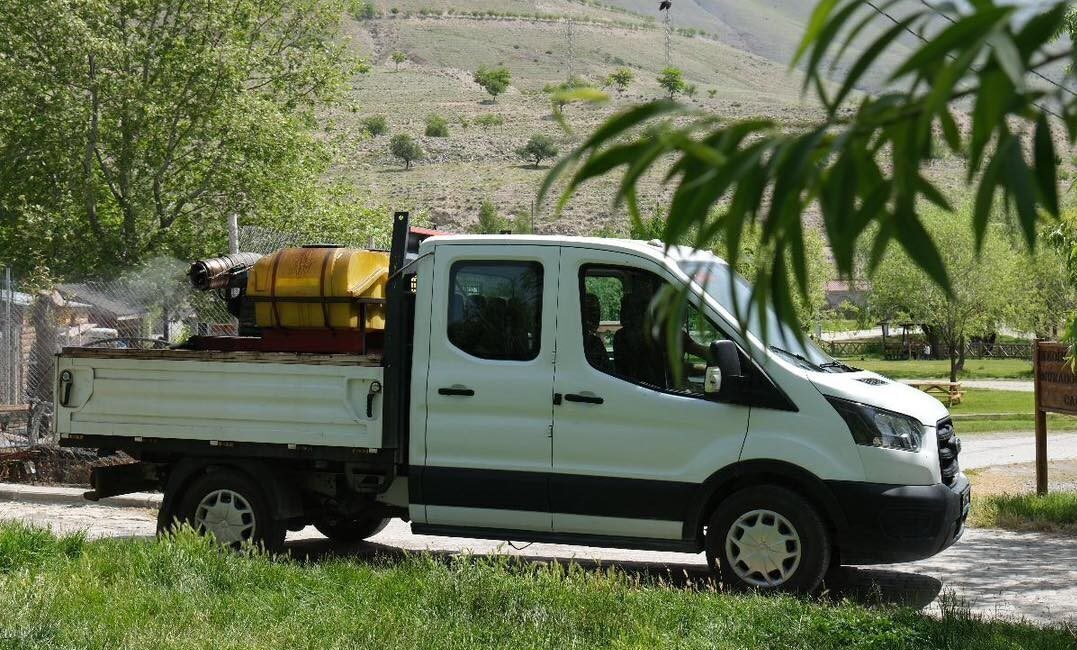 Erzincan’da havaların sıcak gitmesiyle birlikte şehir genelinde sivrisinek ve karasineklere