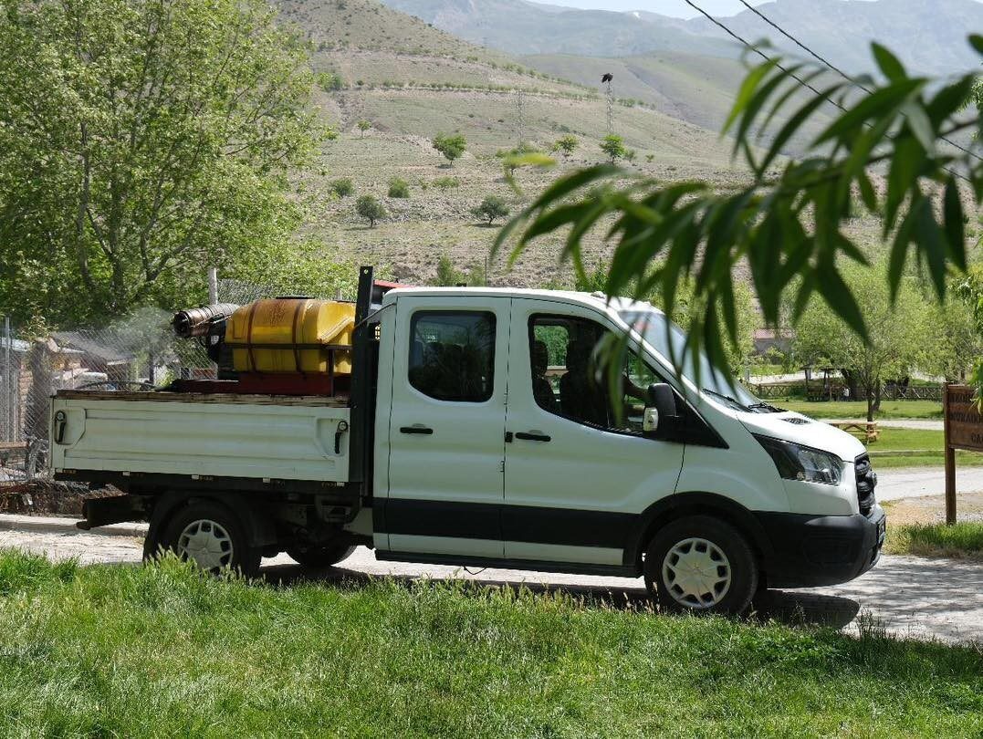 Erzincan’da havaların sıcak gitmesiyle birlikte şehir genelinde sivrisinek ve karasineklere