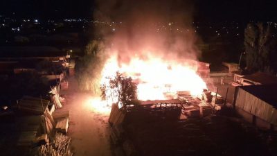 Erzincan’da Keresteciler Sitesi’nde yangın çıktı. Yangın itfaiyenin yaklaşık 2 saatlik