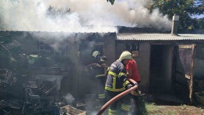 Erzincan’da odunlukta çıkan yangın itfaiye ekiplerinin müdahalesiyle büyümden söndürüldü. İzzetpaşa