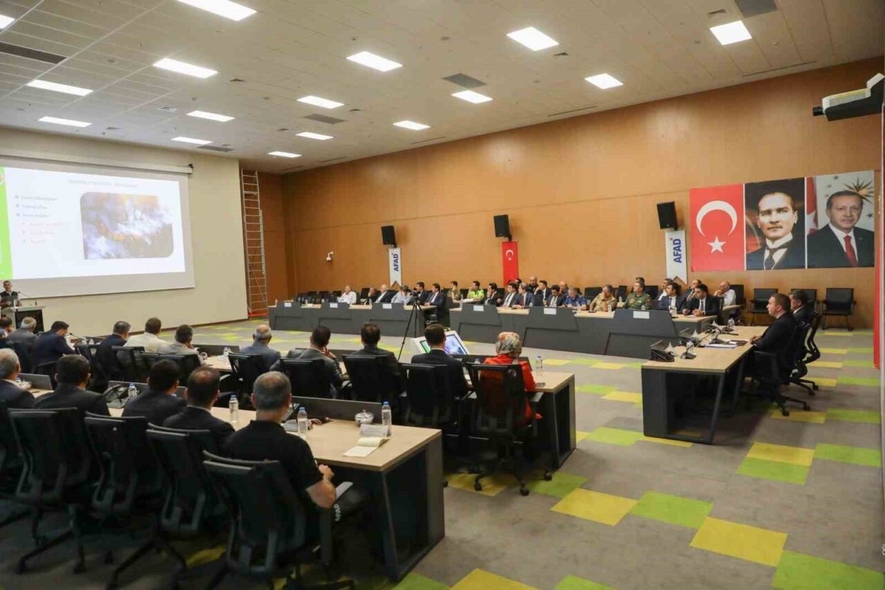 Erzincan Valisi Hamza Aydoğdu başkanlığında “Orman Yangınları ile Mücadele” konulu