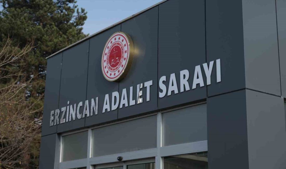 Erzincan’ın Kemah ilçesinde bir tur şirketi tarafından Karasu Nehri’nde düzenlenen