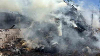 Erzincan’da samanlık ve ahır yandı. Yangın itfaiyenin müdahalesiyle söndürüldü. Erzincan’ın