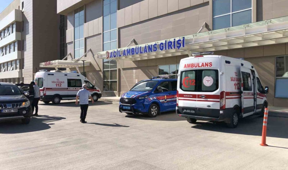 Erzincan’ın Refahiye ilçesinde otomobilin dereye uçması sonucu meydana gelen trafik