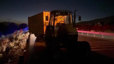 Erzincan-Erzurum kara yolunda traktör ile otomobil çarpıştı. 2 kişi yaralandı.