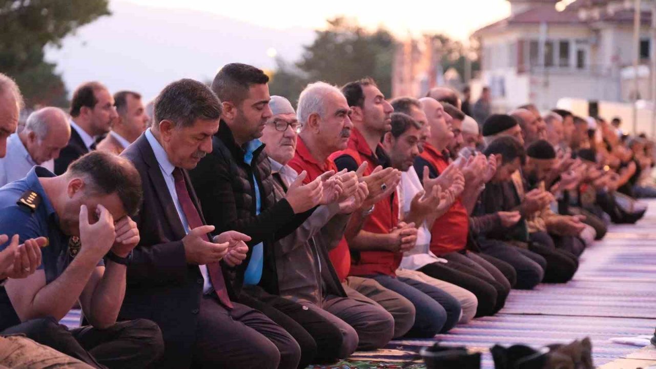 Erzincan’da bu sene ikincisi düzenlenen “Terzibaba Günü”nde çok sayıda vatandaş