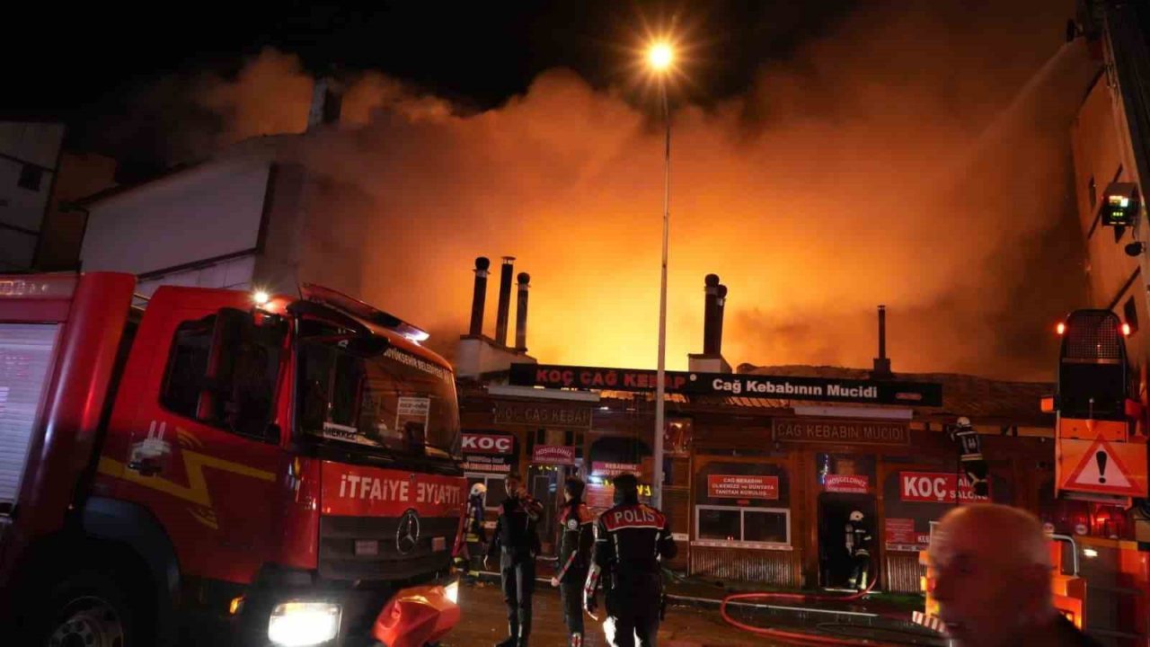 Erzurum’un Yakutiye ilçesi Kongre Caddesi’nde bulunan cağ kebabı dükkanlarında çıkan
