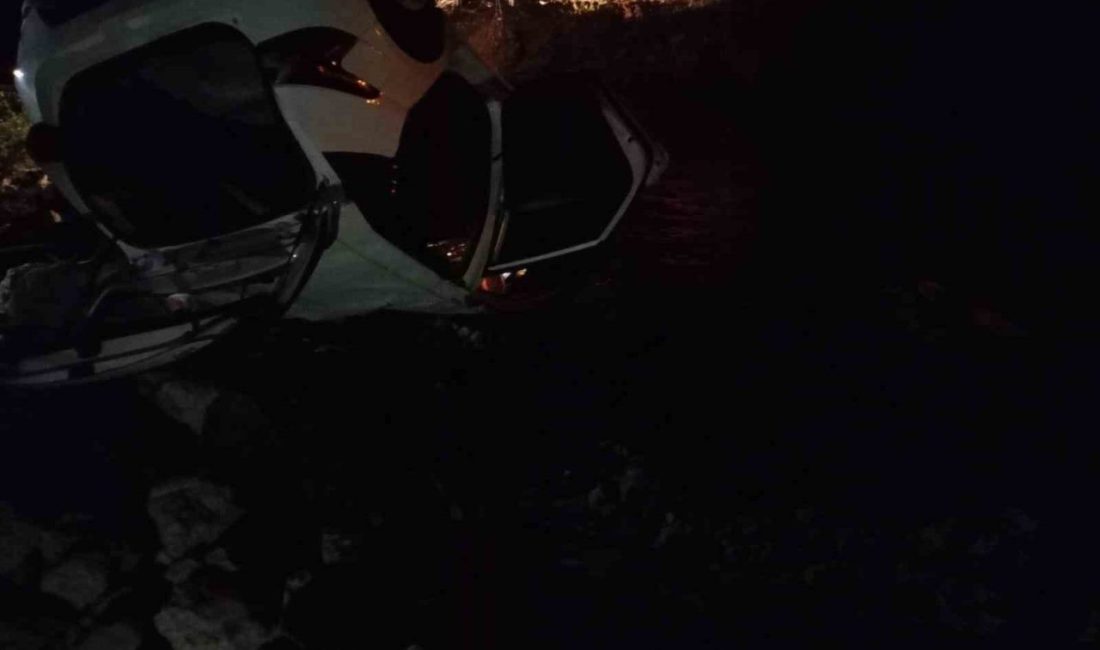 Erzurum’un Aşkale ilçesinde bir otomobil, yapımı devam eden köprüden Karasu