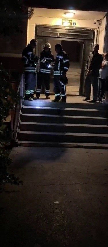 Erzurum’un Palandöken ilçesinde bir vatandaşın ocakta unuttuğu yemek, apartmanda kısa