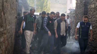 Erzurum’un Yakutiye ilçesine bağlı Kırmızıtaş Mahallesi’nde yaklaşık 6 saattir devam