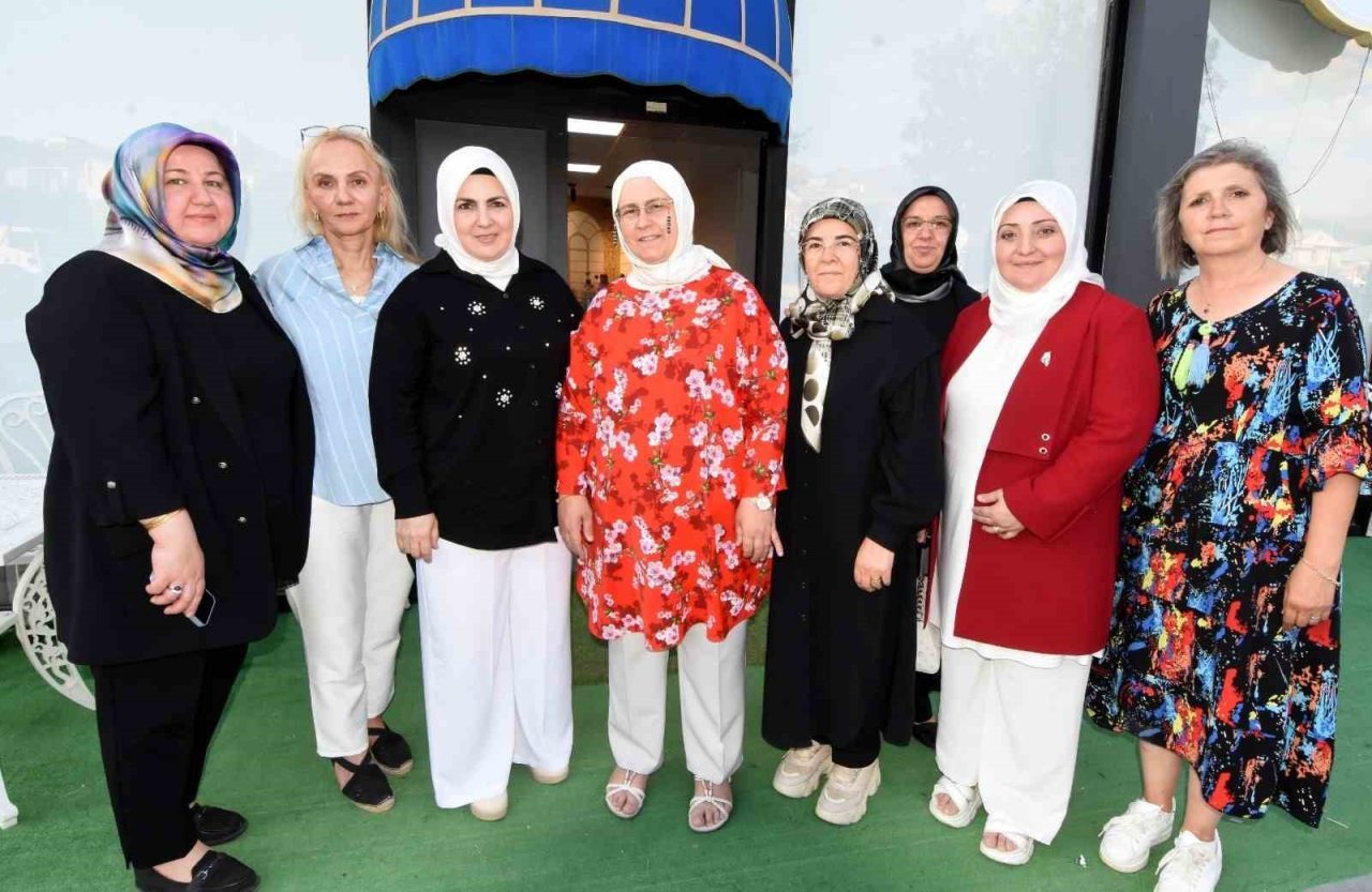 Onursal Başkanlığını Gülhan Altınok, Dernek Başkanlığını Ayşegül Dursunoğlu’nun yaptığı Erzurum