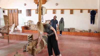 Erzincan’ın turizmde öncü ilçelerinden Kemaliye’deki Etnografya Müzesi, ziyaretlerini geçmişe götürüyor.