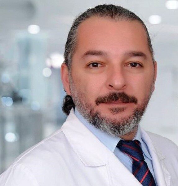 Ordu’da, evinin balkonunda çiçek suladığı esnada başına saçma isabet eden