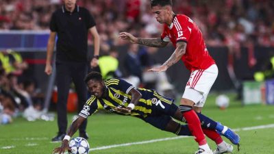 Fenerbahçe, UEFA Şampiyonlar Ligi Play-Off Turu’nda Portekiz ekibi Benfica’ya elendi.