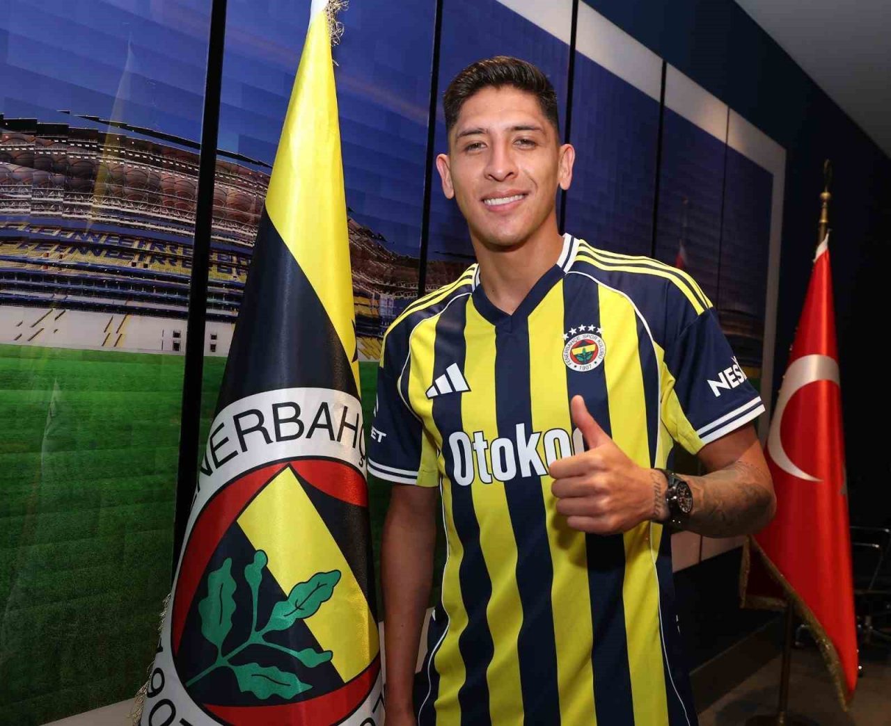 Fenerbahçe’nin kiralık olarak kadrosuna kattığı Edson Alvarez, sarı-lacivertli kulübün tarihindeki