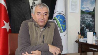 Fındıklı Belediye Başkanı Ercüment Şahin Çervatoğlu, üç kişilik bir grubun