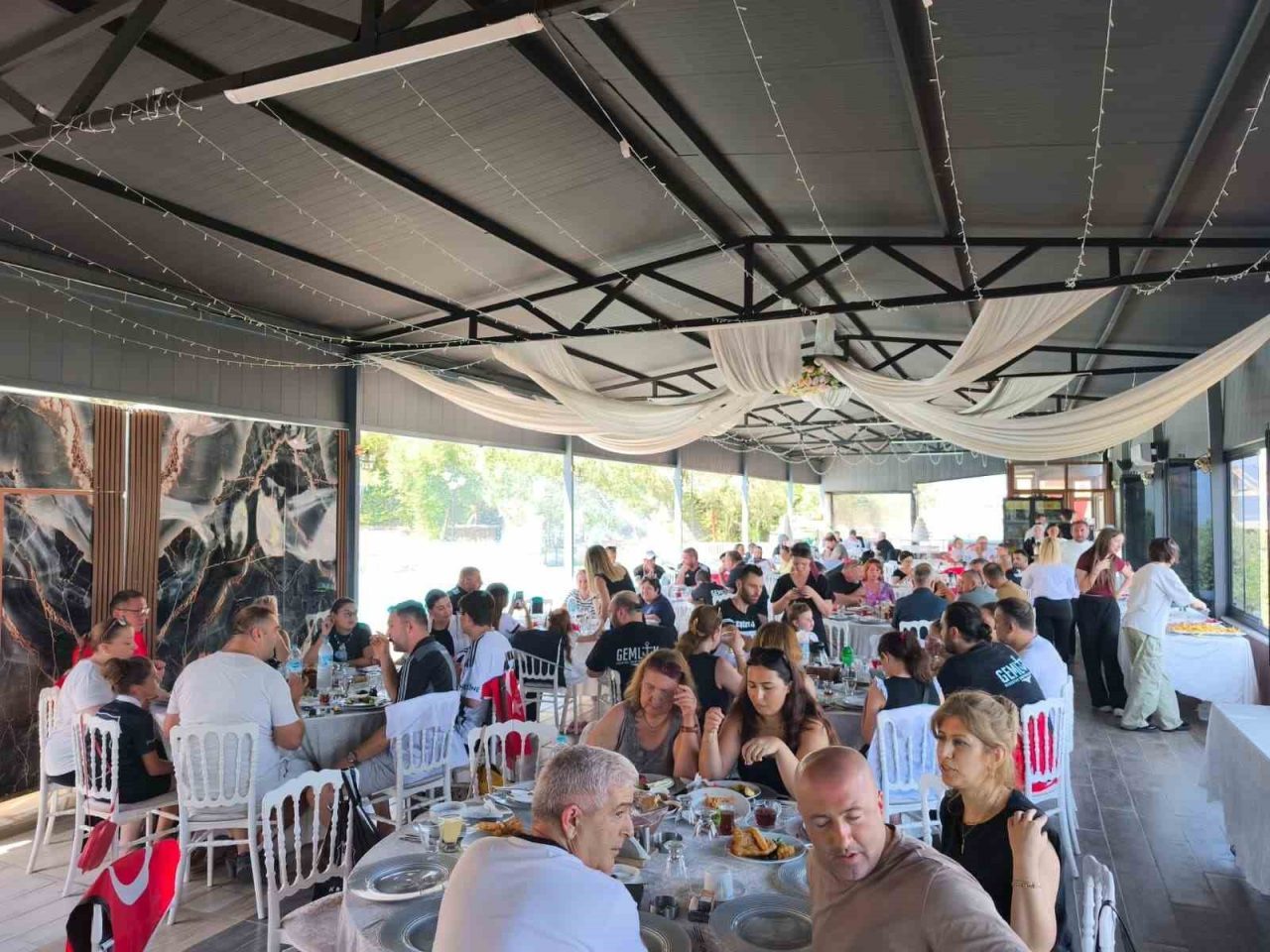 Gemlik Beşiktaşlılar Derneği, dernek başkanı Durmuş Ergül ve dernek üyeleri