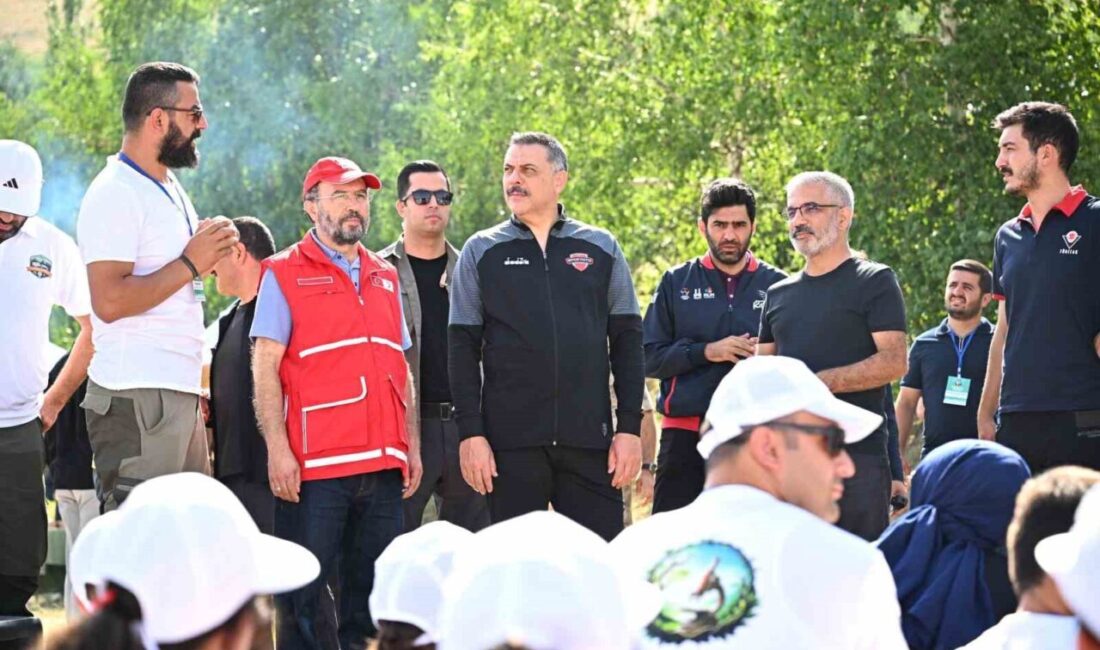 Erzurum Valisi Mustafa Çiftçi’nin katılımlarıyla, Türk Kızılay Genel Merkezi Genç