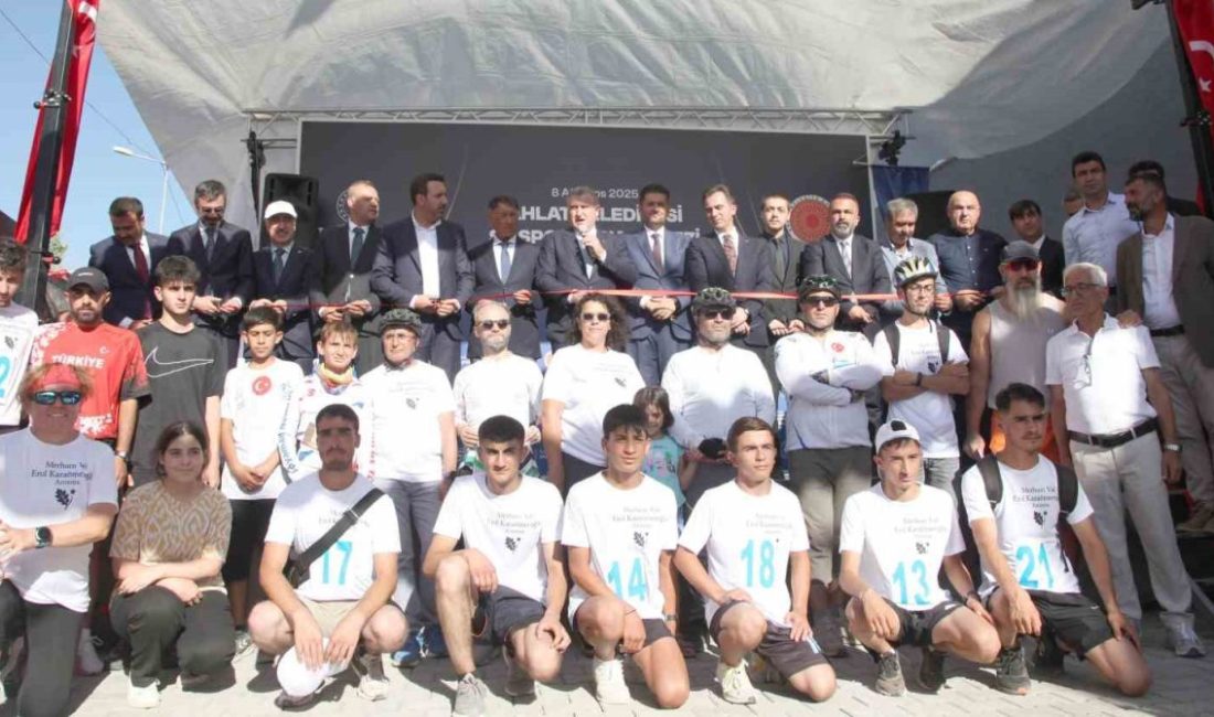 Gençlik ve Spor Bakanı Osman Aşkın Bak, çeşitli programlar ve