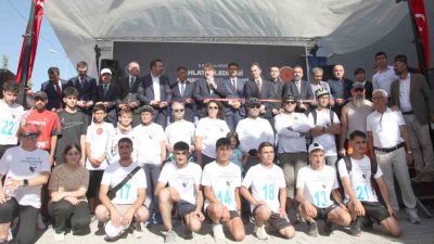 Gençlik ve Spor Bakanı Osman Aşkın Bak, çeşitli programlar ve