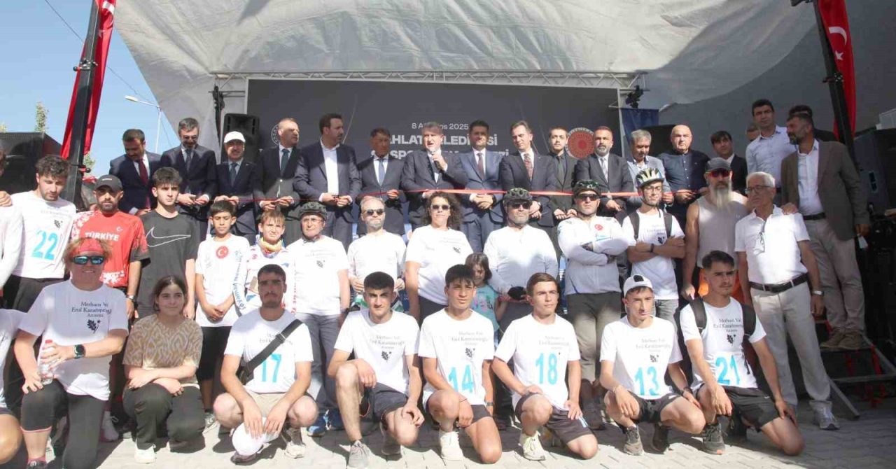 Gençlik ve Spor Bakanı Osman Aşkın Bak, çeşitli programlar ve