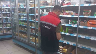 Erzurum’da gıda satıcılarına yönelik denetimler sürdürülüyor. Erzurum Valiliğince yapılan açıklamada,