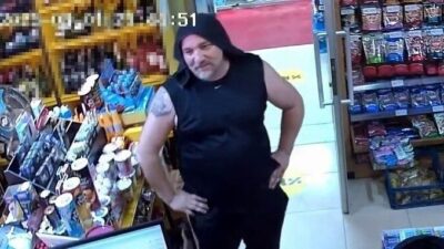 Sakarya’nın Karasu ilçesinde alışveriş için girdiği markette bir anda fenalaşarak