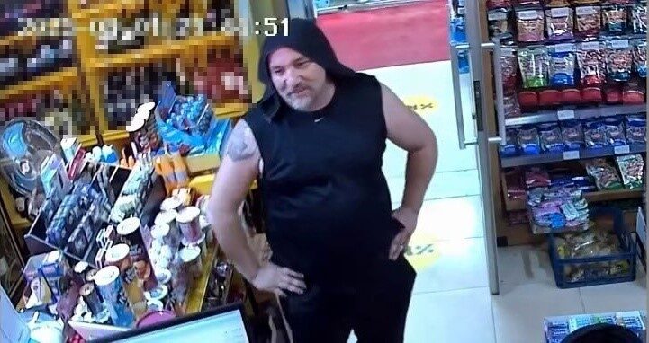 Sakarya’nın Karasu ilçesinde alışveriş için girdiği markette bir anda fenalaşarak