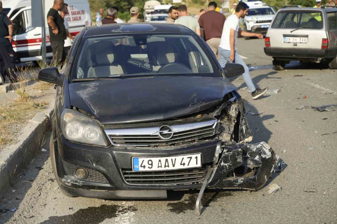 Gümüşhane-Trabzon karayolunda 3 aracın karıştığı trafik kazasında 2’si çocuk 7