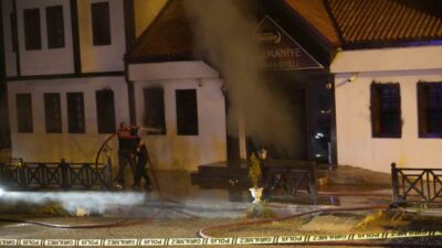 Gümüşhane’de bulunan bir otelde gece saatlerinde çıkan yangın paniğe neden