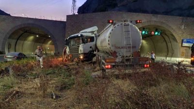 Gümüşhane-Trabzon karayolu Mescitli Varyant Tüneli’nde iki aracın çarpışması sonucu 1