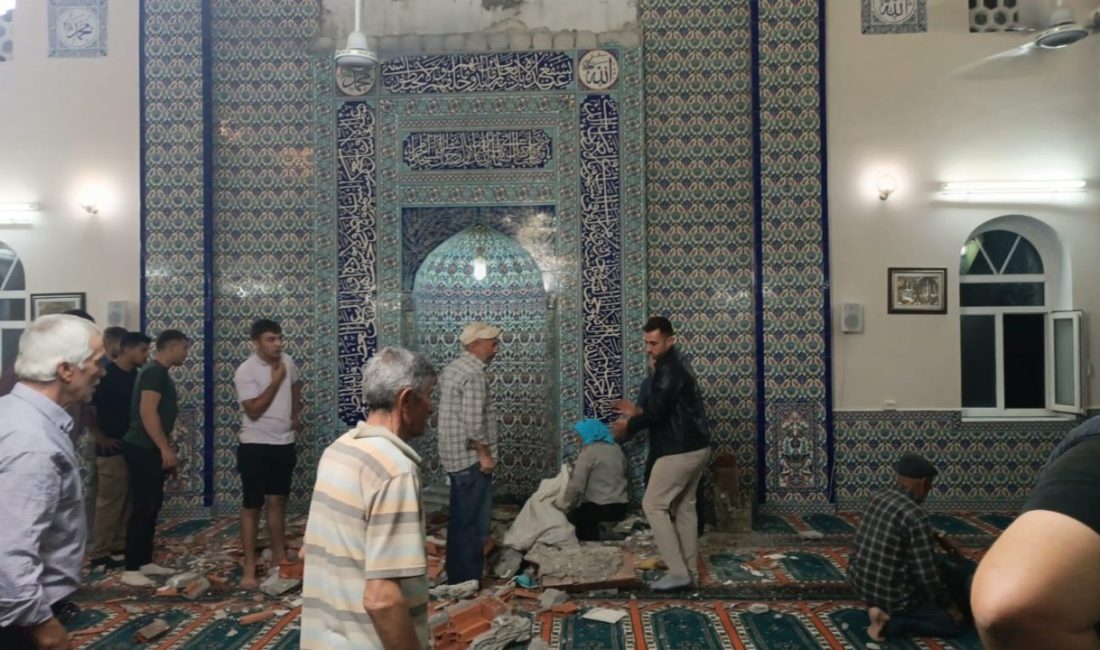 Balıkesir’in Sındırgı ilçesinde meydana gelen 6.1 büyüklüğündeki deprem nedeniyle hasar