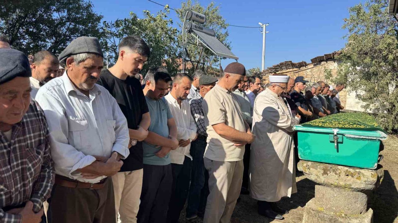 Balıkesir’in Sındırgı ilçesinde meydana gelen 6.1 büyüklüğündeki depremde hasar gören