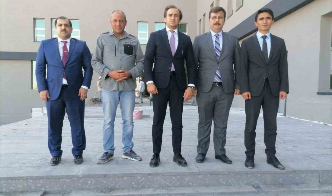 Erzurum’a bağlı Hınıs ilçesinde Kaymakam Onur Bektaş, Hınıs Cumhuriyet Başsavcısı