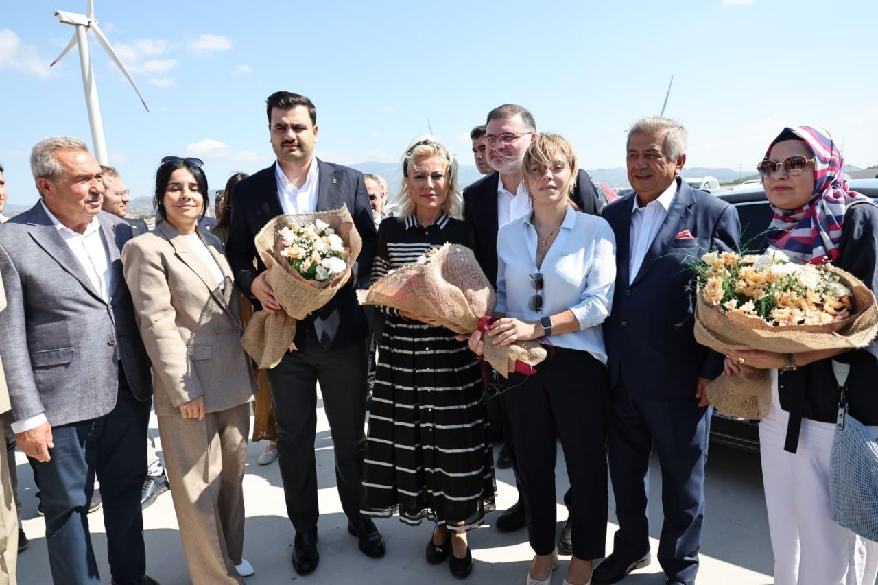 AK Parti Genel Sekreteri ve İzmir Milletvekili Eyyüp Kadir İnan,