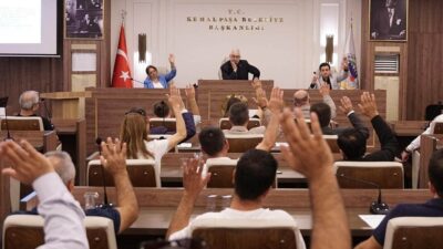 İzmir’in Kemalpaşa ilçesinde ağustos ayı belediye meclis toplantısında CHP’li Belediye