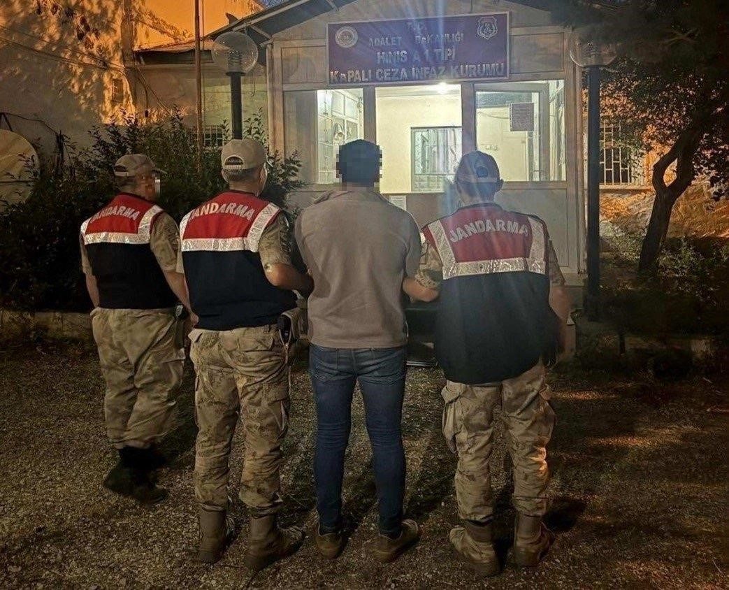 Erzurum’da cinayet suçundan aranan şahıs jandarma ekiplerince yakalandı. İl Jandarma