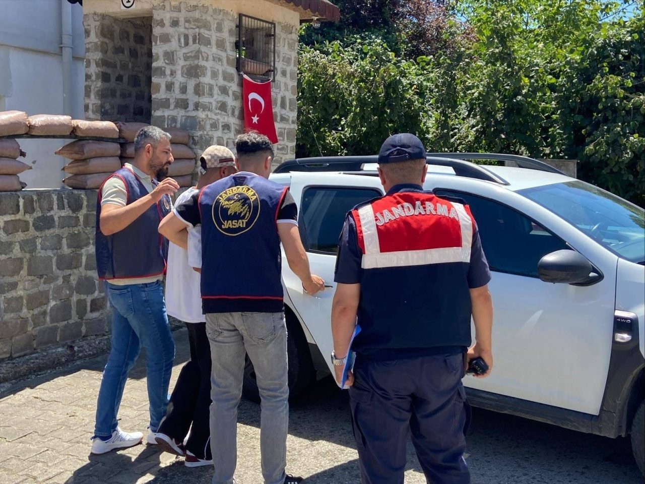 Ordu’da jandarma ekipleri tarafından yapılan çalışmalar aranması bulunan 23 şüpheli