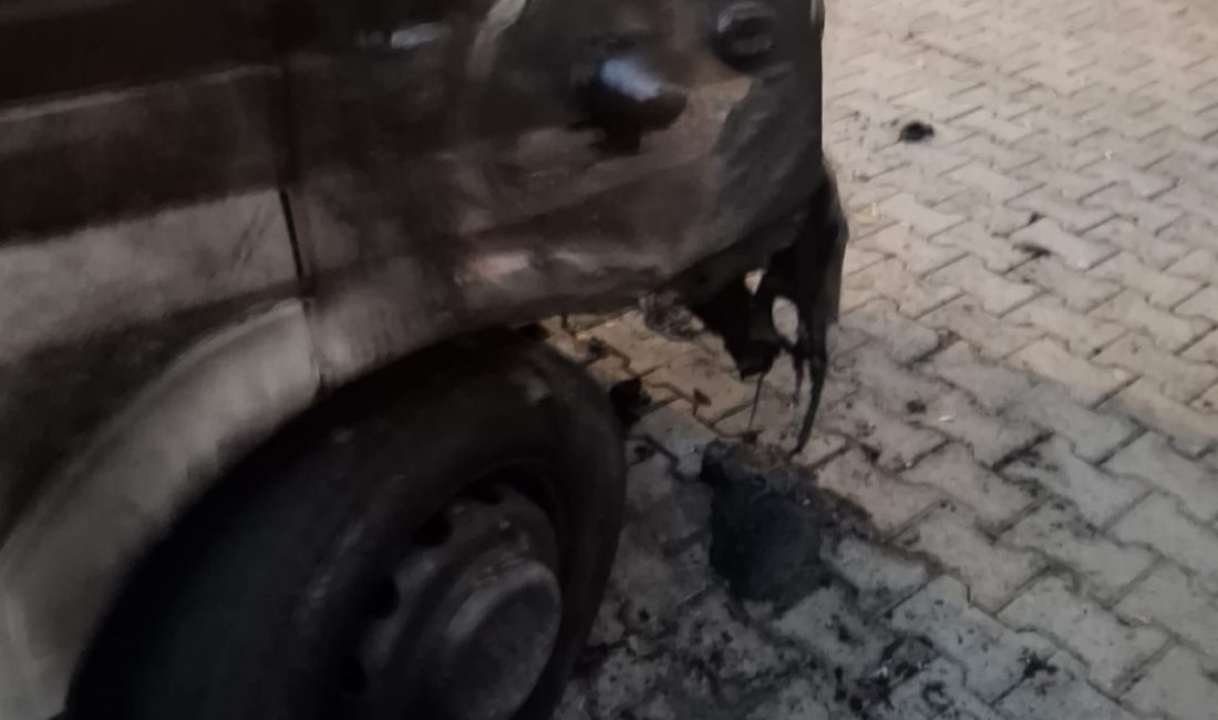 Kağızman’da park halindeki pikap, alev alev yandı. Kars’ın Kağızman ilçesi