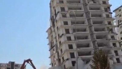 Kahramanmaraş merkezli 6 Şubat depremlerinde hasar alan bir binanın kontrollü