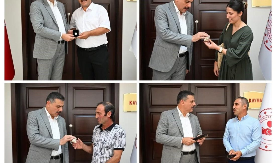Erzurum’un Oltu ilçesinde Kızılay’a kan bağışında bulunan gönüllü bağışçılarına hediyeler