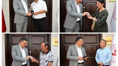 Erzurum’un Oltu ilçesinde Kızılay’a kan bağışında bulunan gönüllü bağışçılarına hediyeler