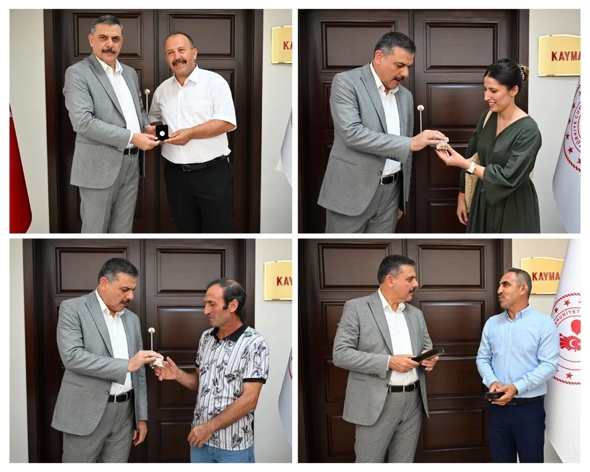 Erzurum’un Oltu ilçesinde Kızılay’a kan bağışında bulunan gönüllü bağışçılarına hediyeler
