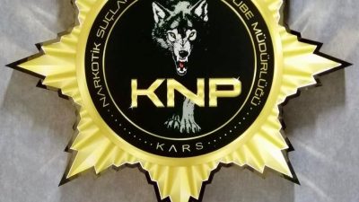 Kars’ta 1 işyerinde bonzai ele geçirildi. Olayla ilgili olarak 2