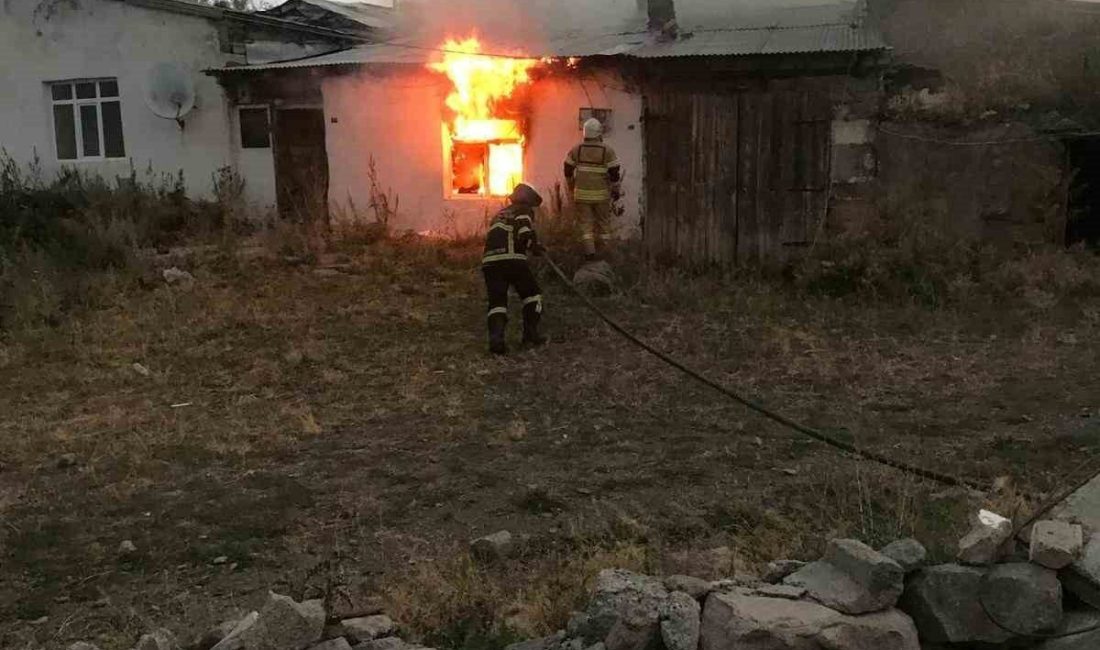 Kars’ta bilinmeyen bir sebepten dolayı çıkan yangın itfaiye ekiplerince kısa
