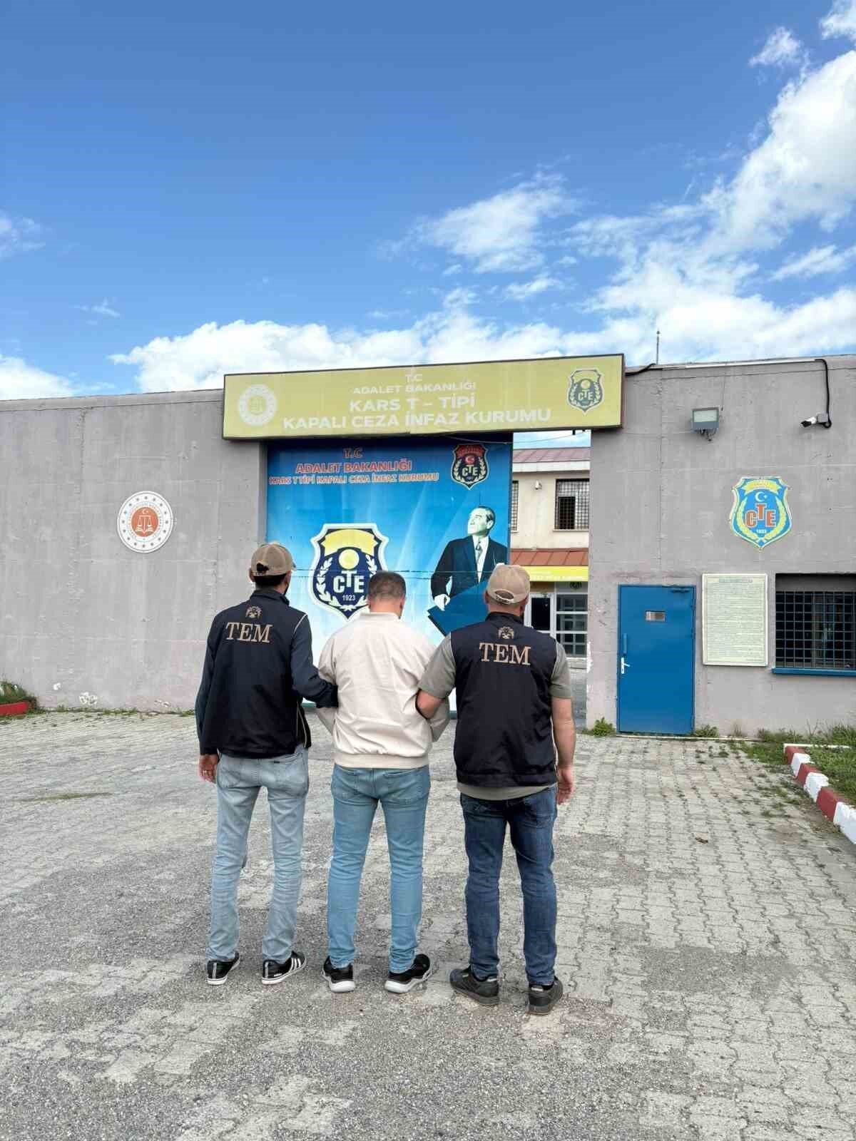 Kars’ta Fetullahçı Terör Örgütü (FETO/PDY)’ye yönelik düzenlenen operasyonda gözaltına alınan