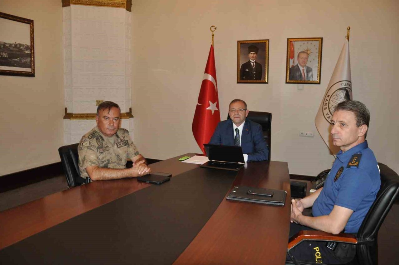 Kars’ta Temmuz ayı asayiş ve güvenlik toplantısı Vali Ziya Polat,
